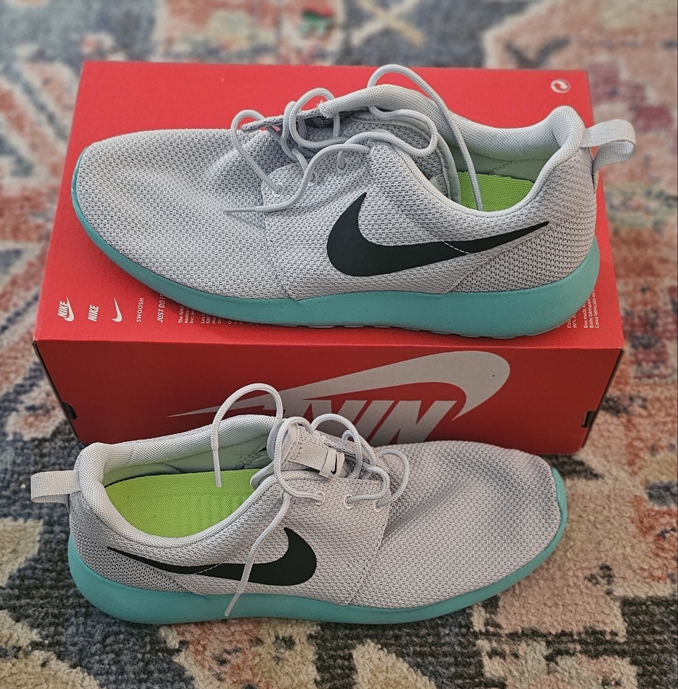 Nike Roshe One Men Fashion Size 10.5 Color Gray